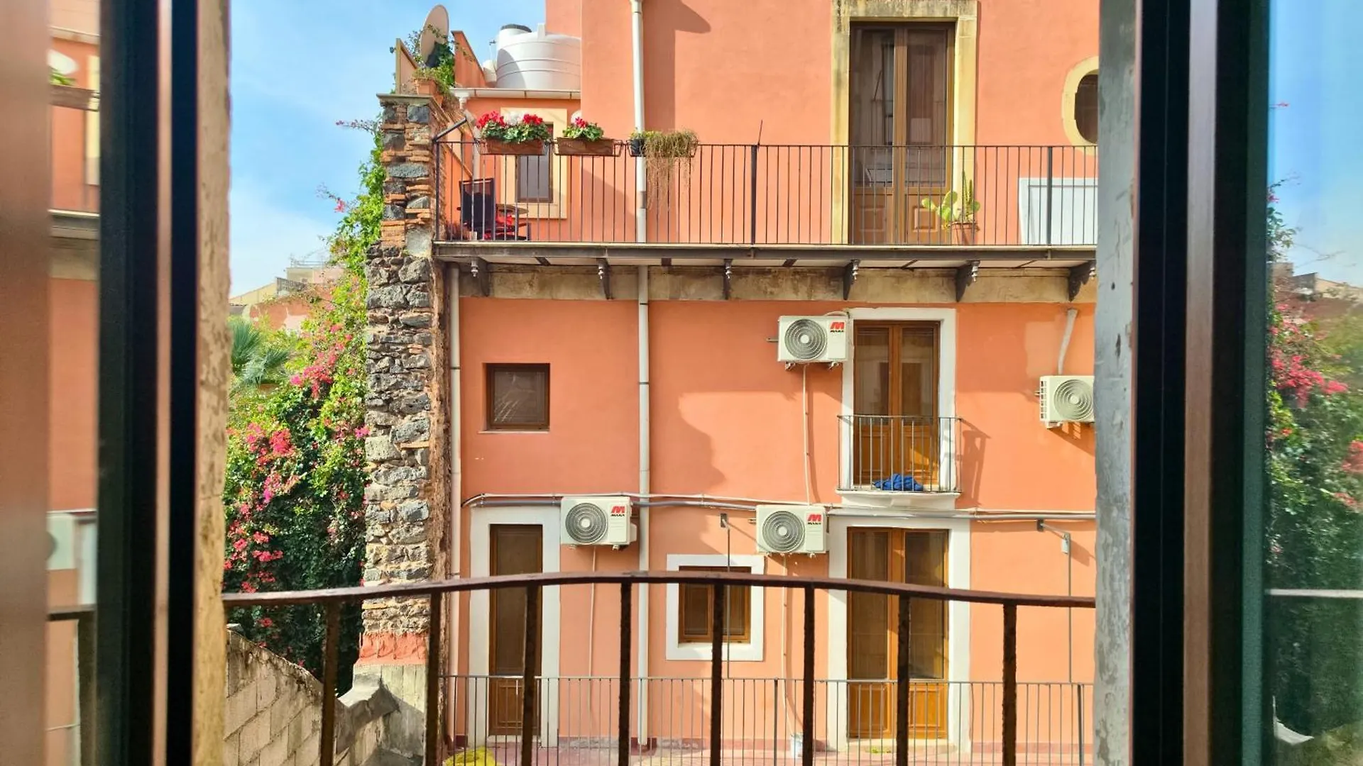 Apartment Home De Curtis Catania Italy
