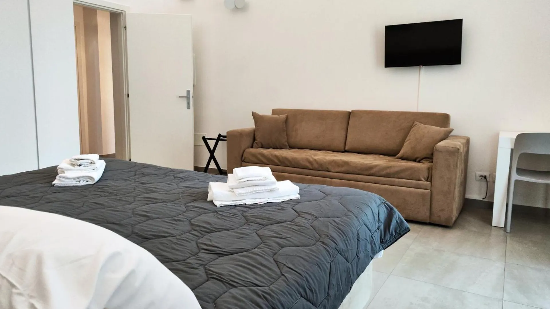 Home De Curtis Catania 0*,  Italy